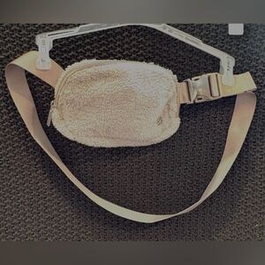 Lululemon Women’s Athletica Everywhere Fleece Sherpa Texture Crossbody; OS